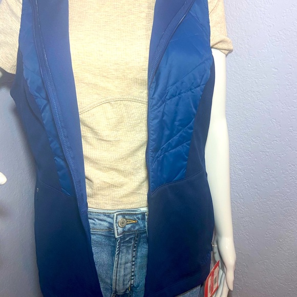 North face flash dry vest with hood and full zipper for women - Picture 7 of 13